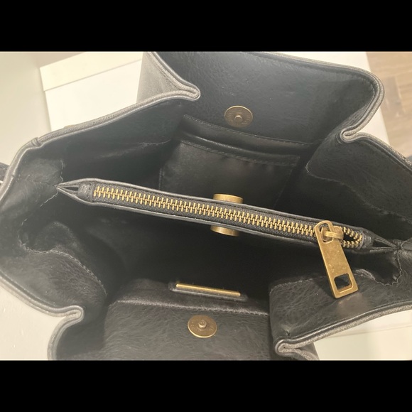 Lionel Crossbody Purse - Picture 4 of 8